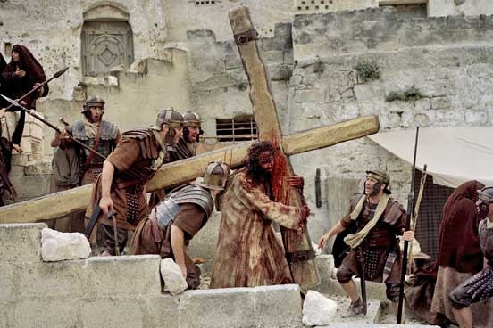 страсти Христовы, Иисус несёт крест