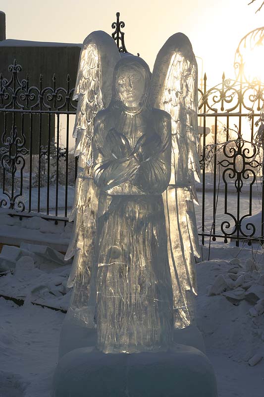ледяная фигура ангел